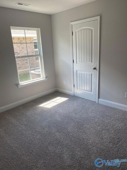 Building Photo - 121 Sorrelweed Dr