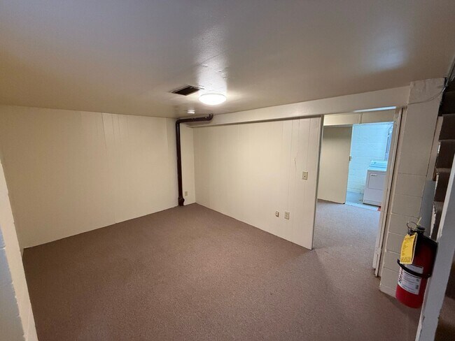 Building Photo - 105 W Northwood Ave