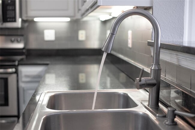 Building Photo - 501 Knights Run Ave