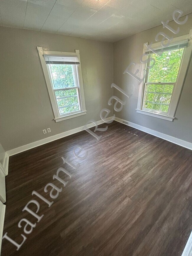 Building Photo - 4134 Lyman Ave