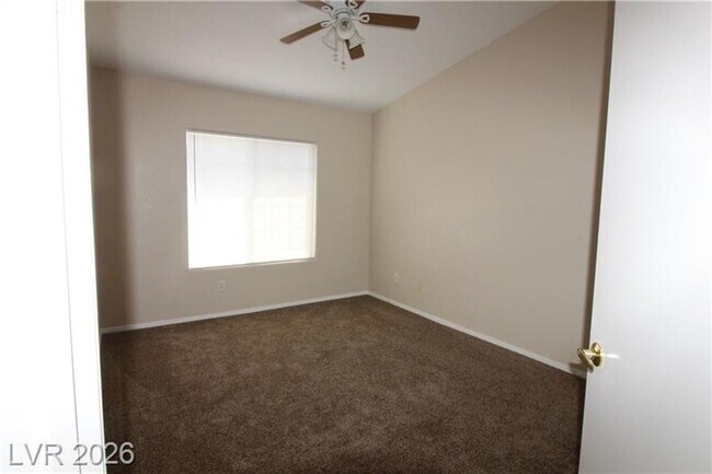 Building Photo - 2 Bedroom Condo w/ 1 CAR GARAGE