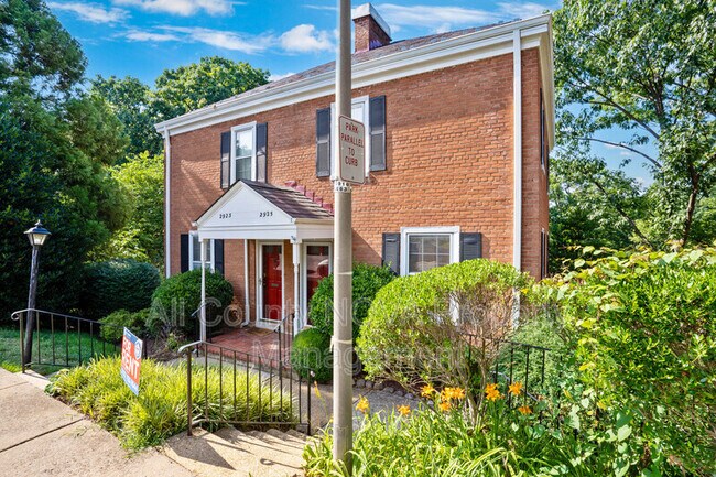 Primary Photo - 2925 S Dinwiddie St