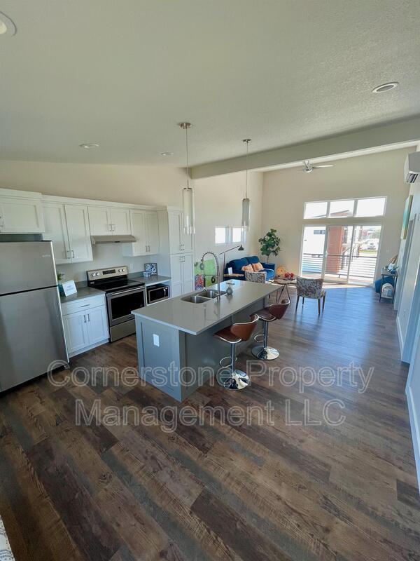 Building Photo - 2300 Franklin Rd