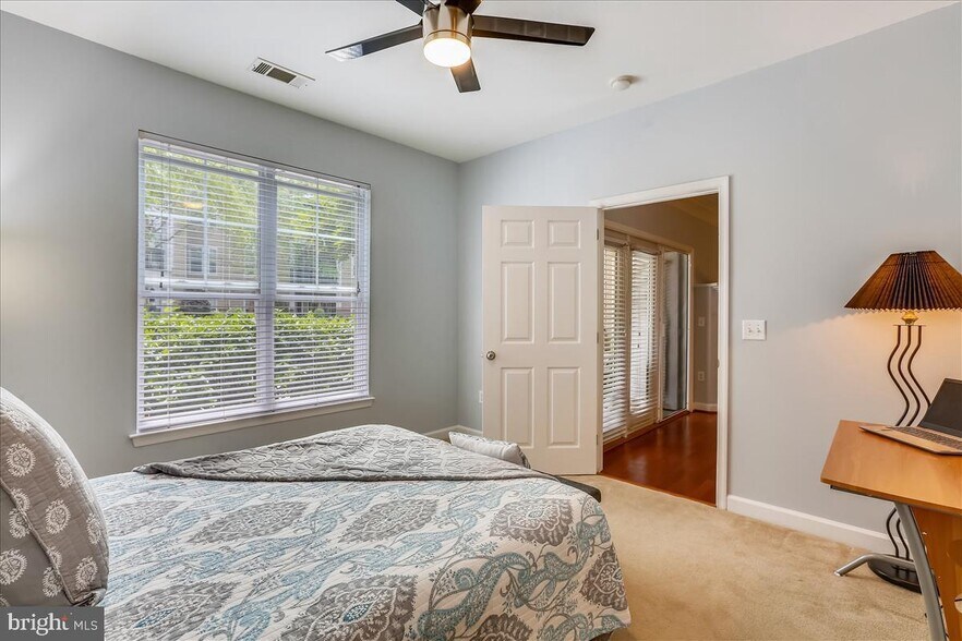 Building Photo - 501 Hungerford Dr