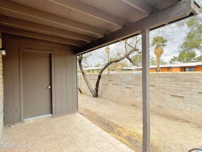 Building Photo - 1404 W Fresno St