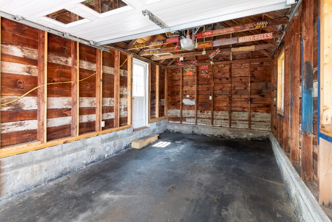 Building Photo - 47 US-1 BYP