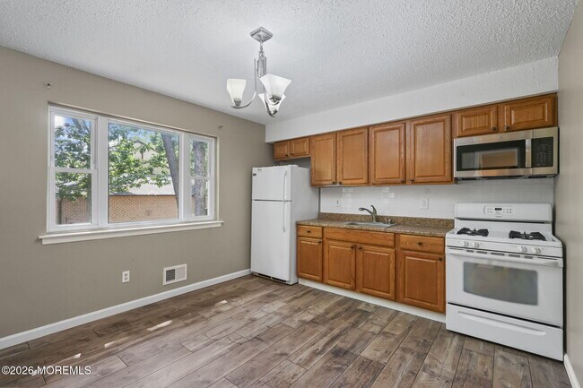 Building Photo - 1062 Cheryl Ct