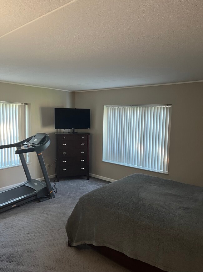 Building Photo - 1314 Forest Green Dr