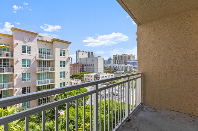 Building Photo - 410 Evernia St