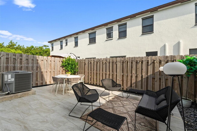 Building Photo - 403 NE 212th St