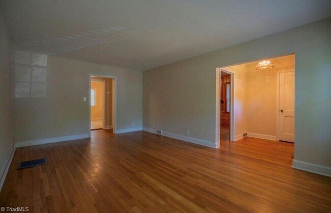 Building Photo - Beautiful 3/ 1 Home for Rent!