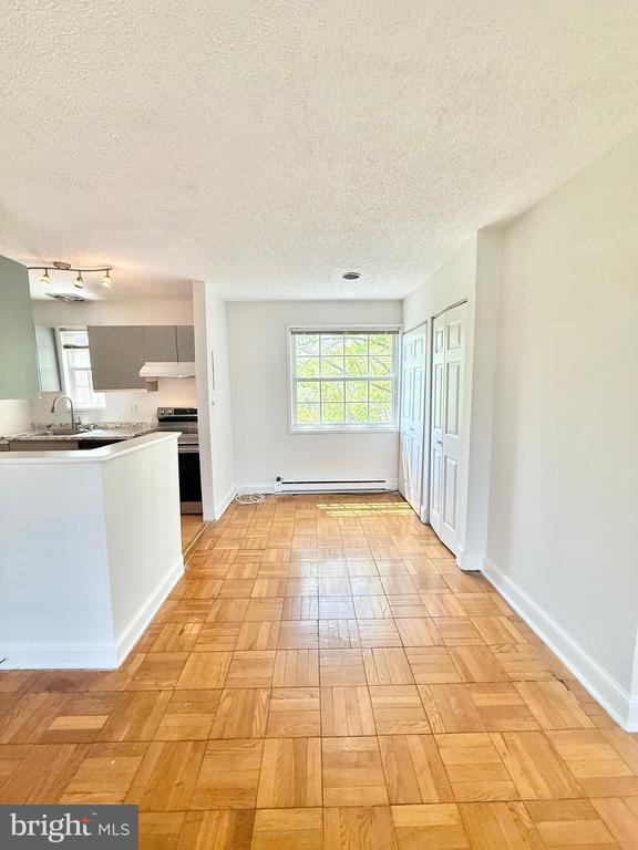 Building Photo - 1706 W Abingdon Dr