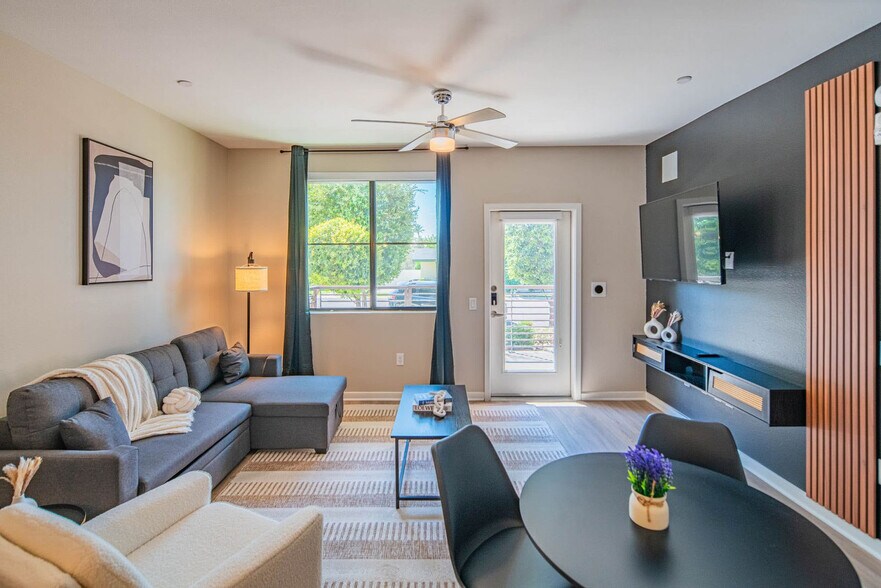 Primary Photo - 777 E Stella Ln