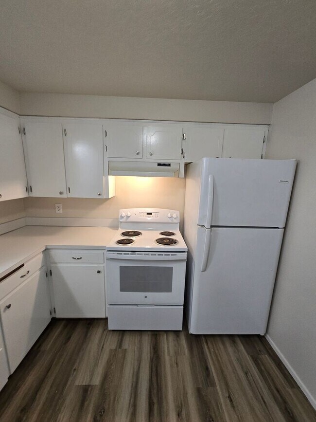 Building Photo - Kay Avenue Duplex