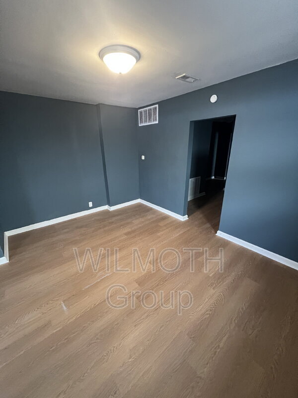 Building Photo - 2532 N Temple Ave