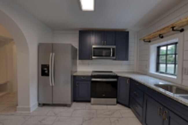 Building Photo - 1122 NE Wellman Ave