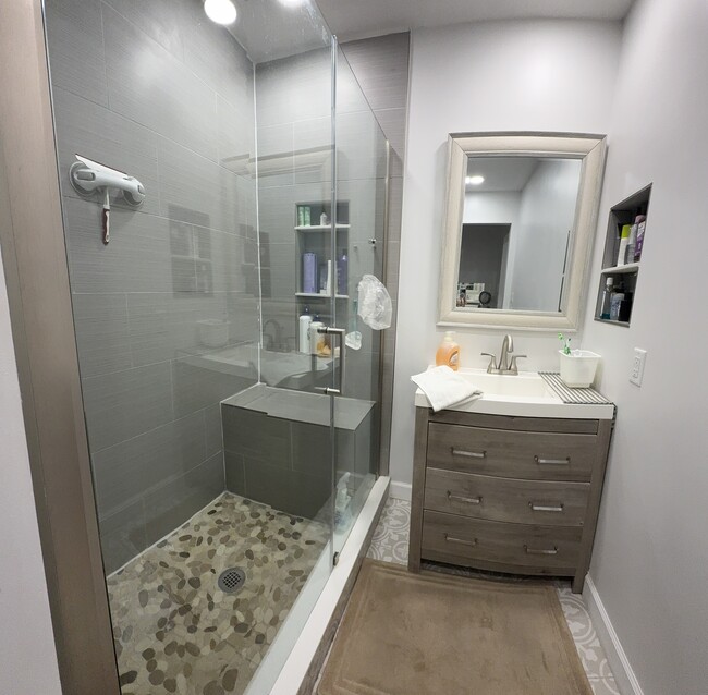 Building Photo - 417 Evesham Pl
