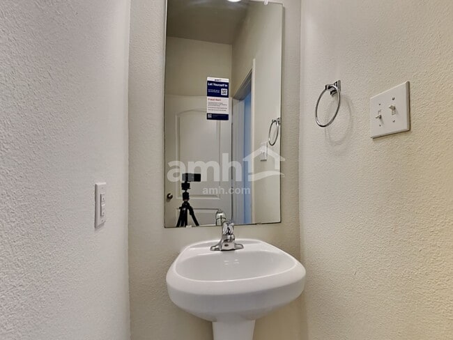 Building Photo - 1012 Summer Stream Rd