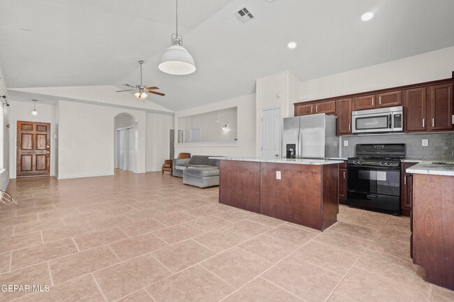 Building Photo - 5477 Francisco Roque Dr