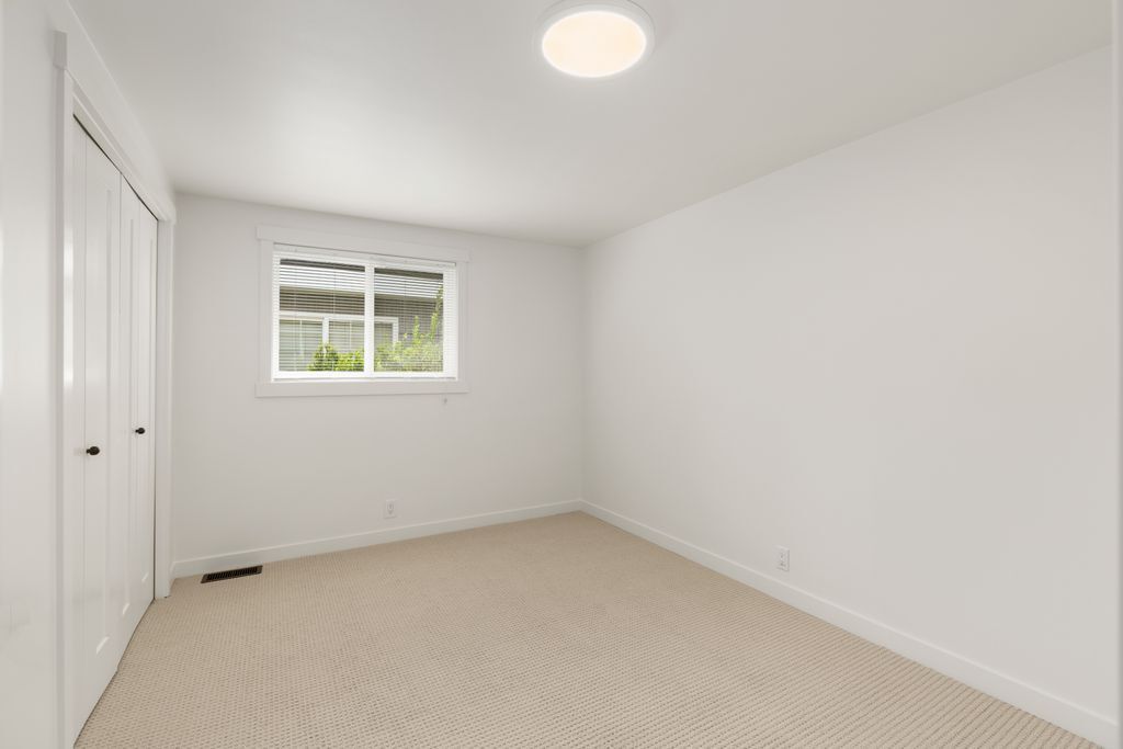 Building Photo - 6507 41st Ave SW