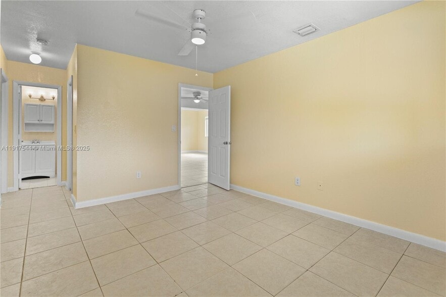 Building Photo - 1831 SW 97th Ter