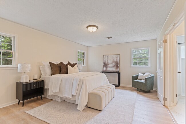 Building Photo - 2451 Belcher Dr