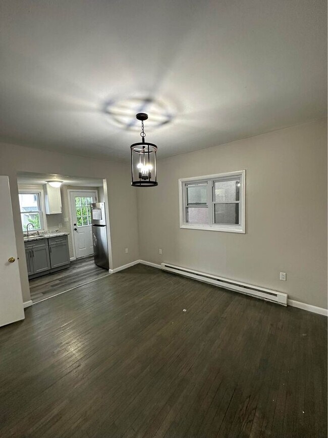 Building Photo - 1514 Cedar Ave