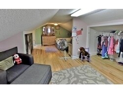 Large upstairs bedroom with half bathroom - 918 Harding Ave