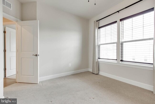 Building Photo - 8369 Meadowood Dr