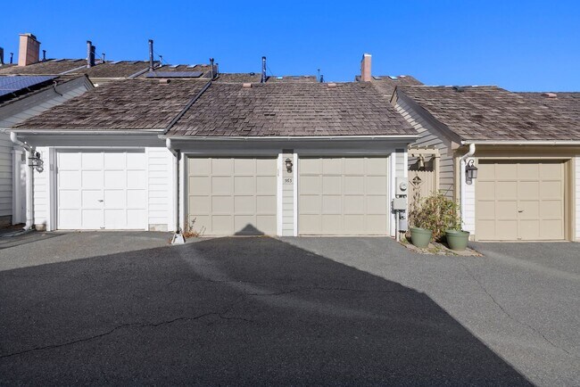 Building Photo - 3 Bed 3.5 Bath - Kentlands Townhouse - 2 C...