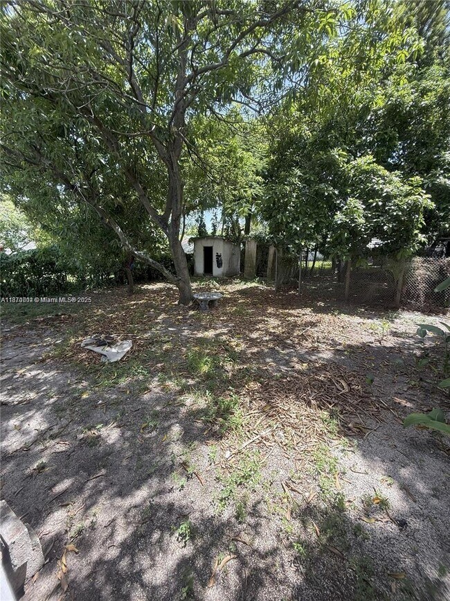 Building Photo - 1450 NW 35th St