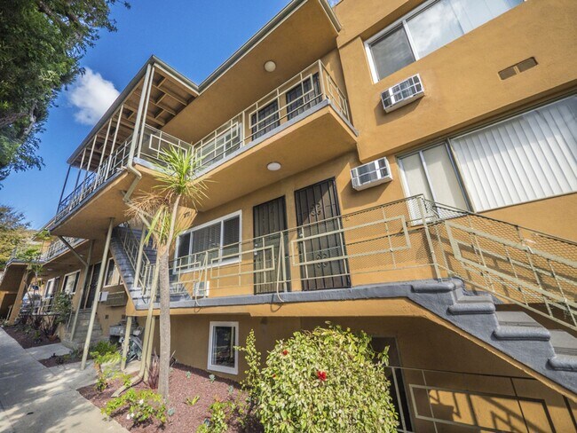 Interior Photo - 7459 Hollywood Blvd