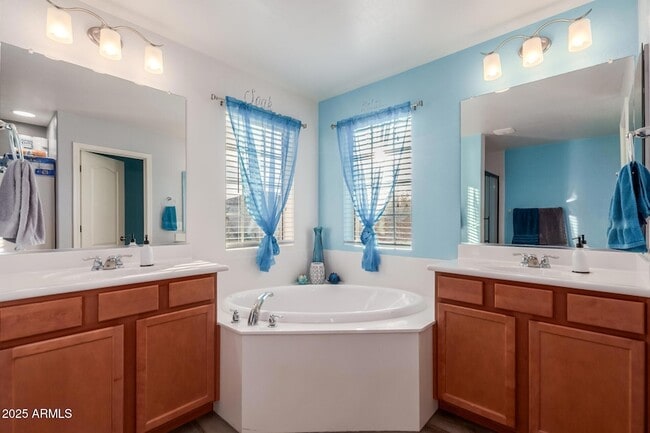 Building Photo - 836 E Constance Wy