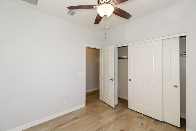Building Photo - 12205 W Hide Trail