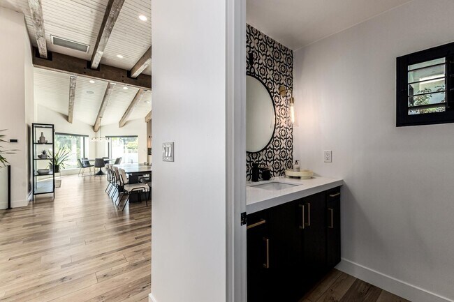 Building Photo - 9917 N 52nd St