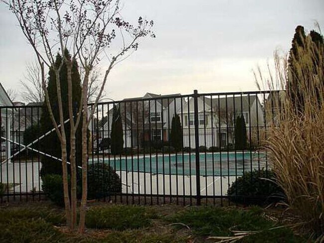 Building Photo - 908 Wendlebury Ct