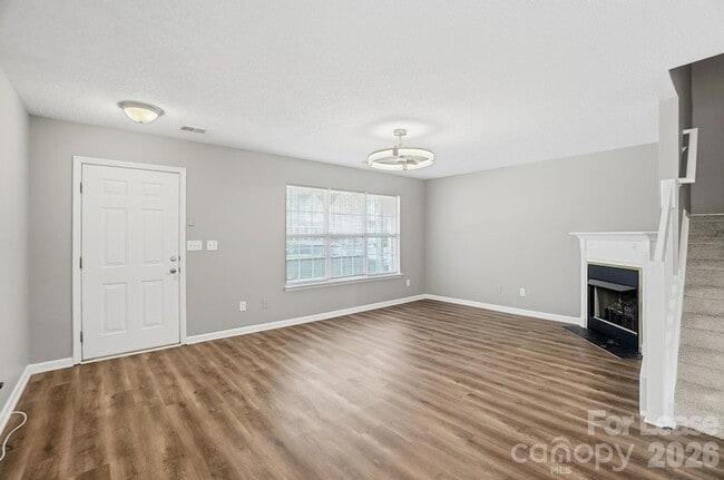 Building Photo - 1760 Forest Side Ln