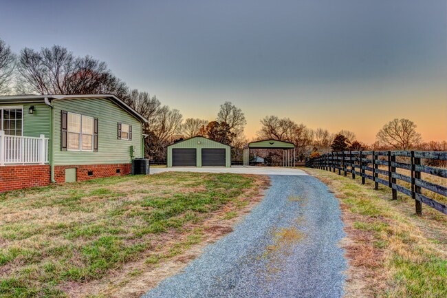 Building Photo - 2210 Stony Point Rd