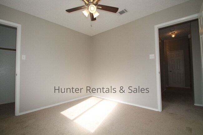 Building Photo - Exceptional!