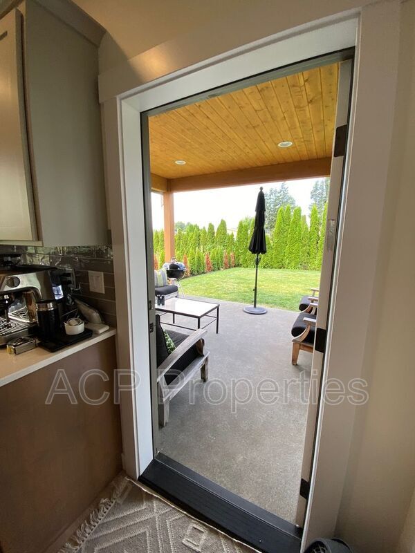 Building Photo - 1285 Salix Ln