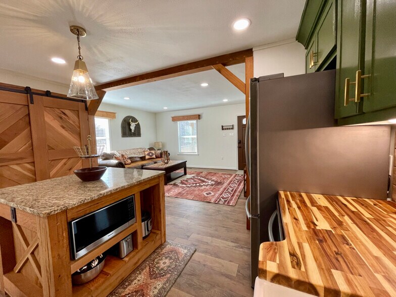 Building Photo - 1808 Nichols Rd