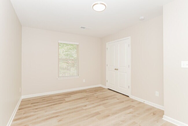 Building Photo - 262 Stillwood Dr