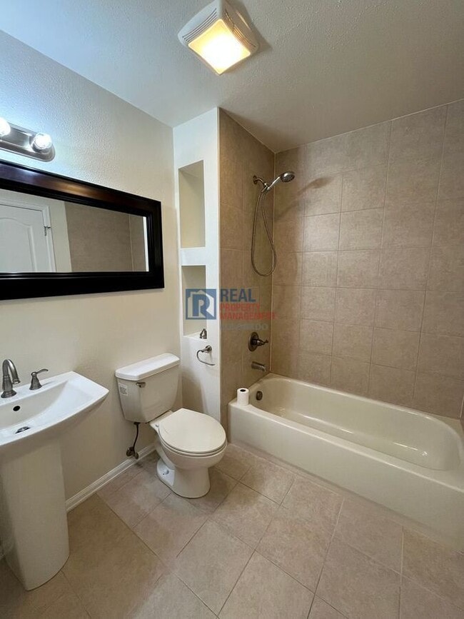 Building Photo - 4945 Marabou Way