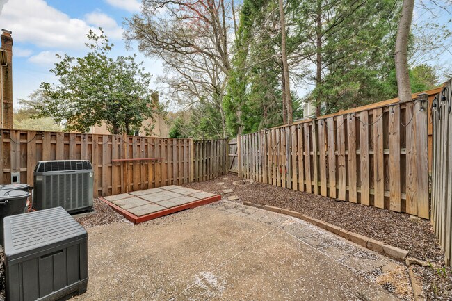 Building Photo - 1053 N George Mason Dr