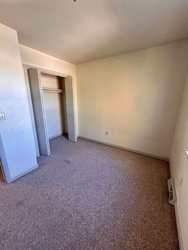 Building Photo - 20 N Poplar Ct