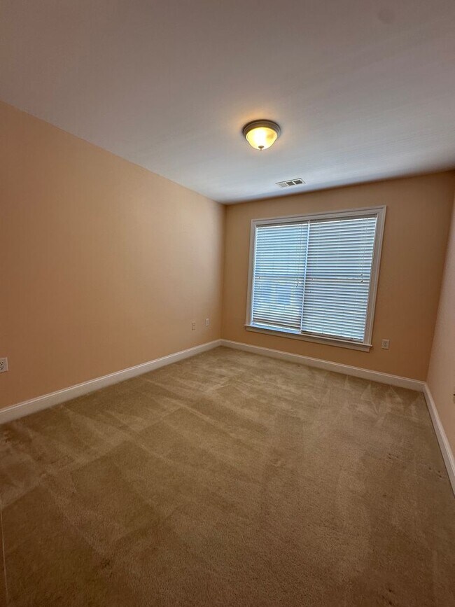 Building Photo - Glenwood Station Condo