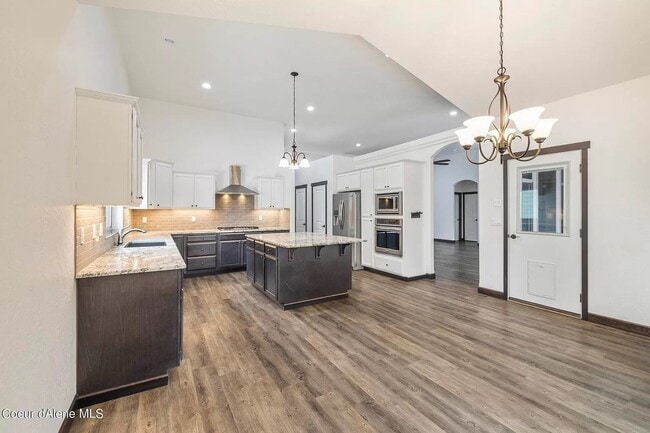 Building Photo - Luxurious Single-Level Rancher in Post Falls