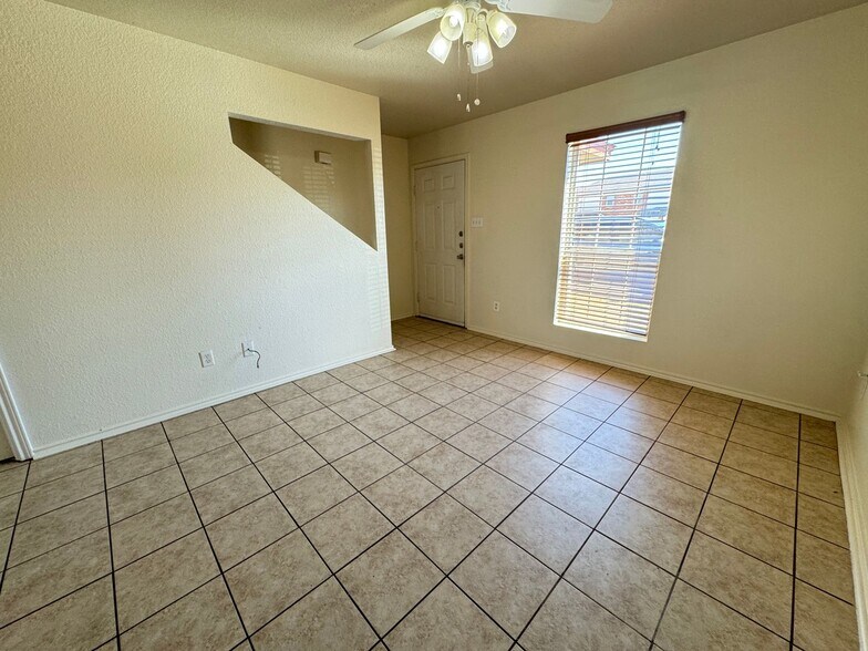 Building Photo - 4407 Abigail Dr
