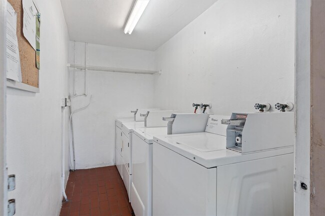 Building Photo - 1510 SE 15th St