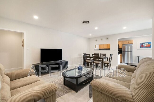 Building Photo - 1425 Vía Soledad